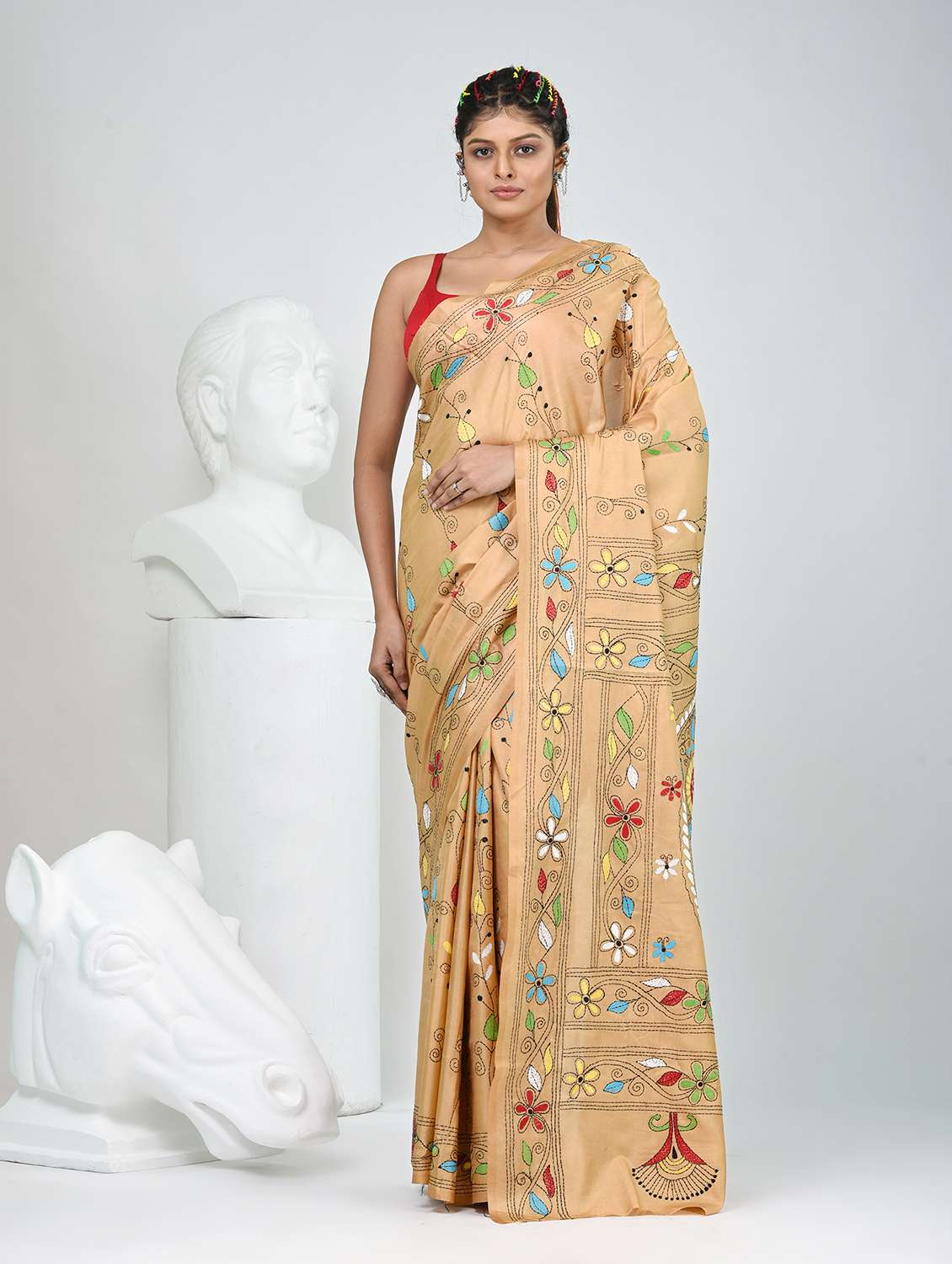 women solid with work handloom saree with blouse - 22060755 - Zoom Image - 0