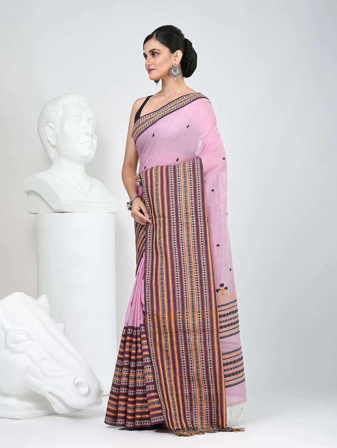 women self design handloom saree with blouse - 22060775 - Standard Image - 3