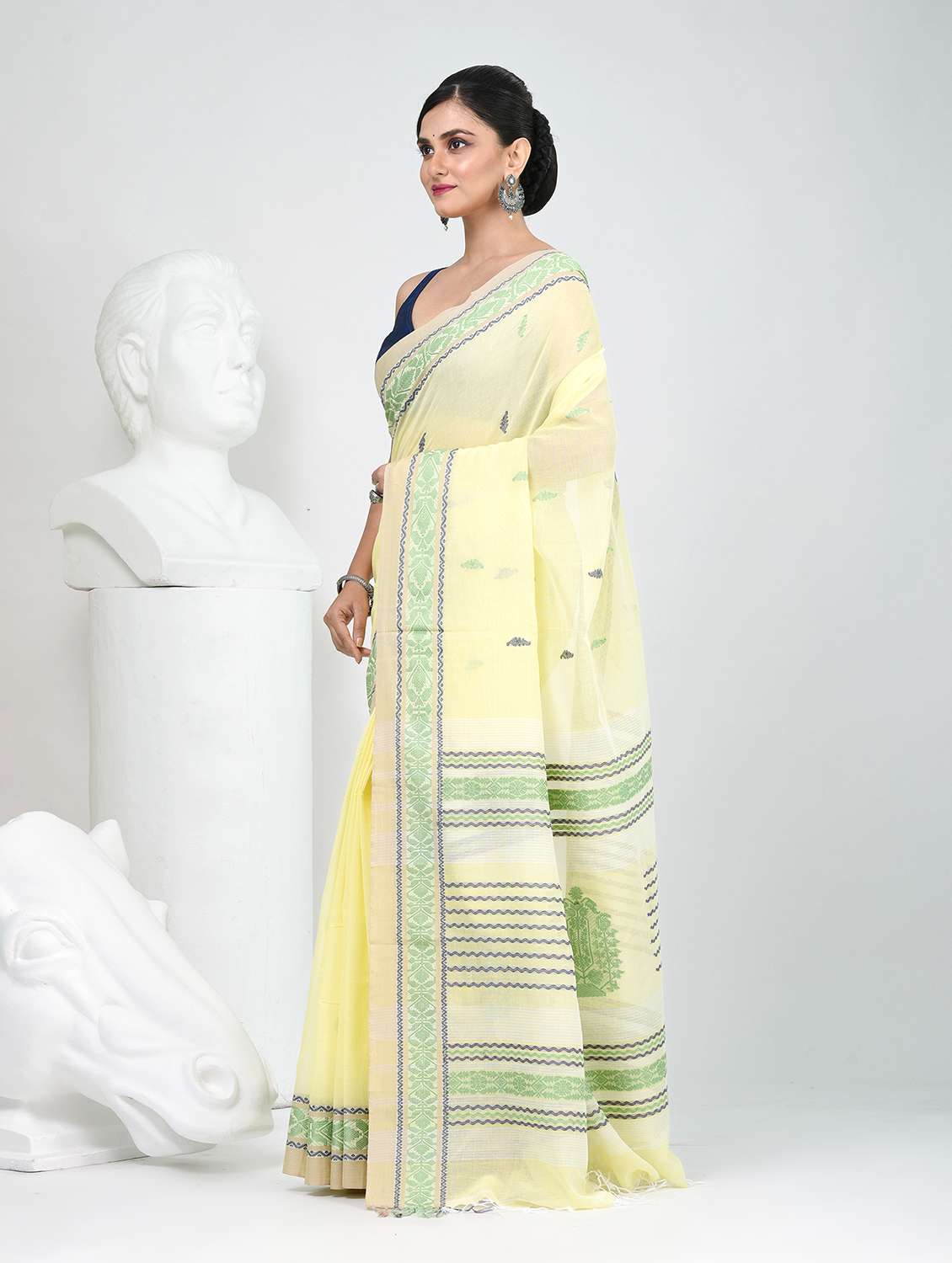 women self design handloom saree with blouse - 22060781 -  Standard Image - 3