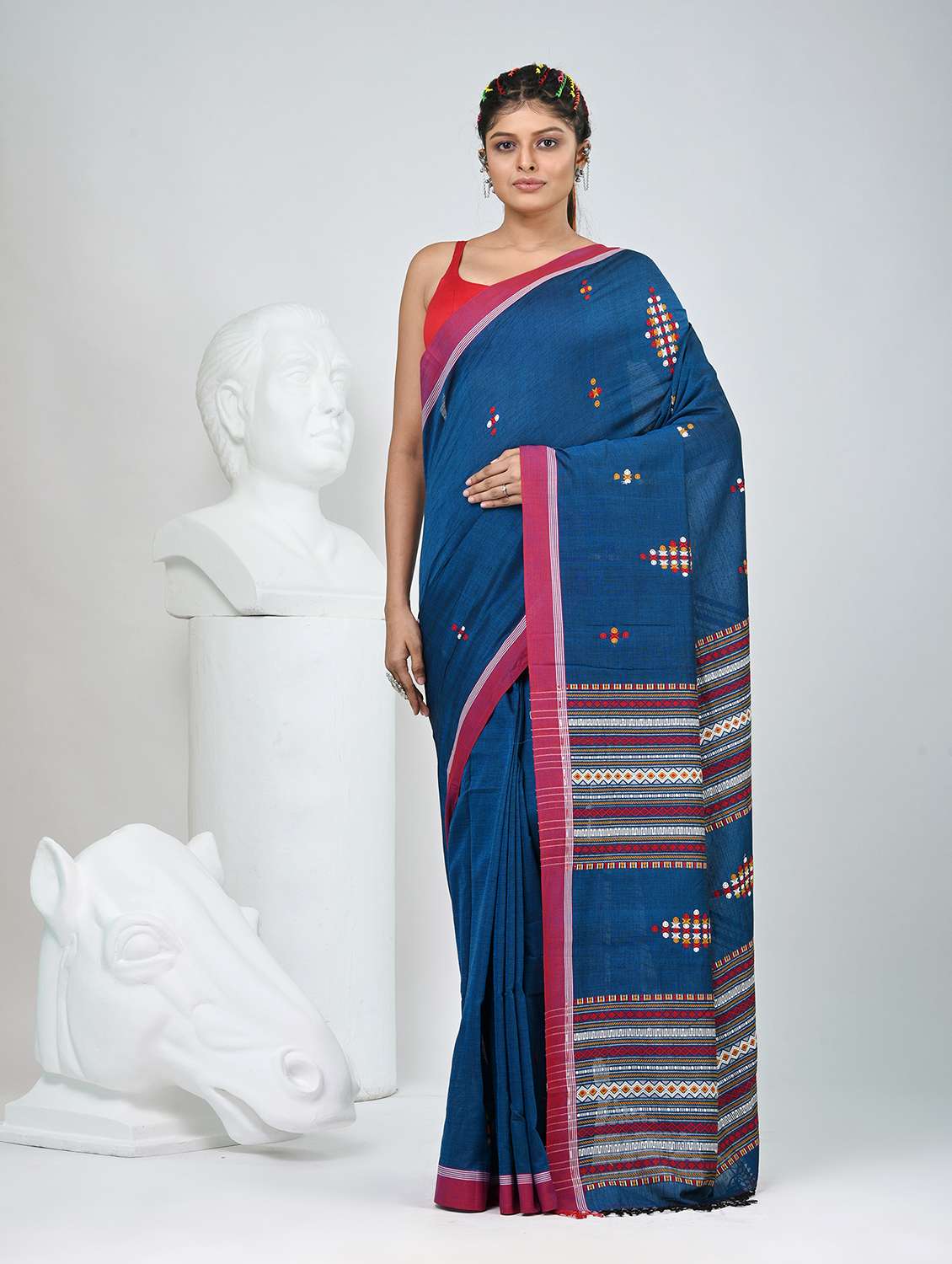 women self design handloom saree with blouse - 22060783 -  Zoom Image - 0