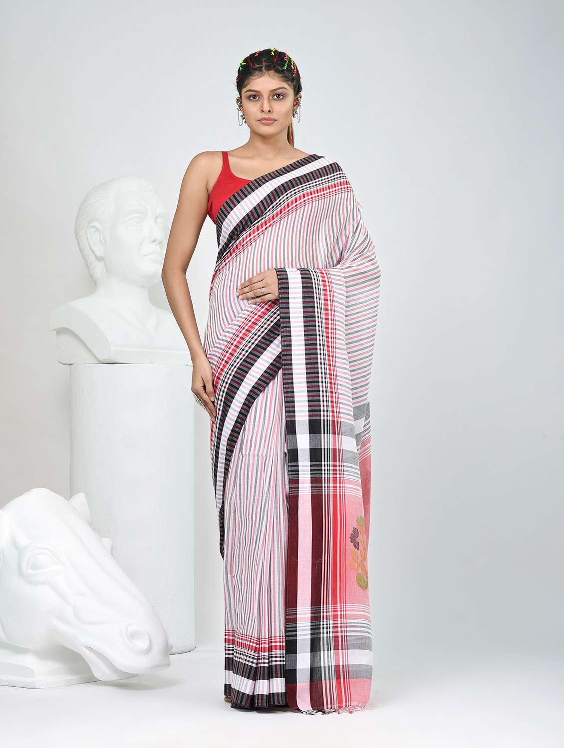 women striped handloom saree with blouse - 22060794 -  Zoom Image - 0