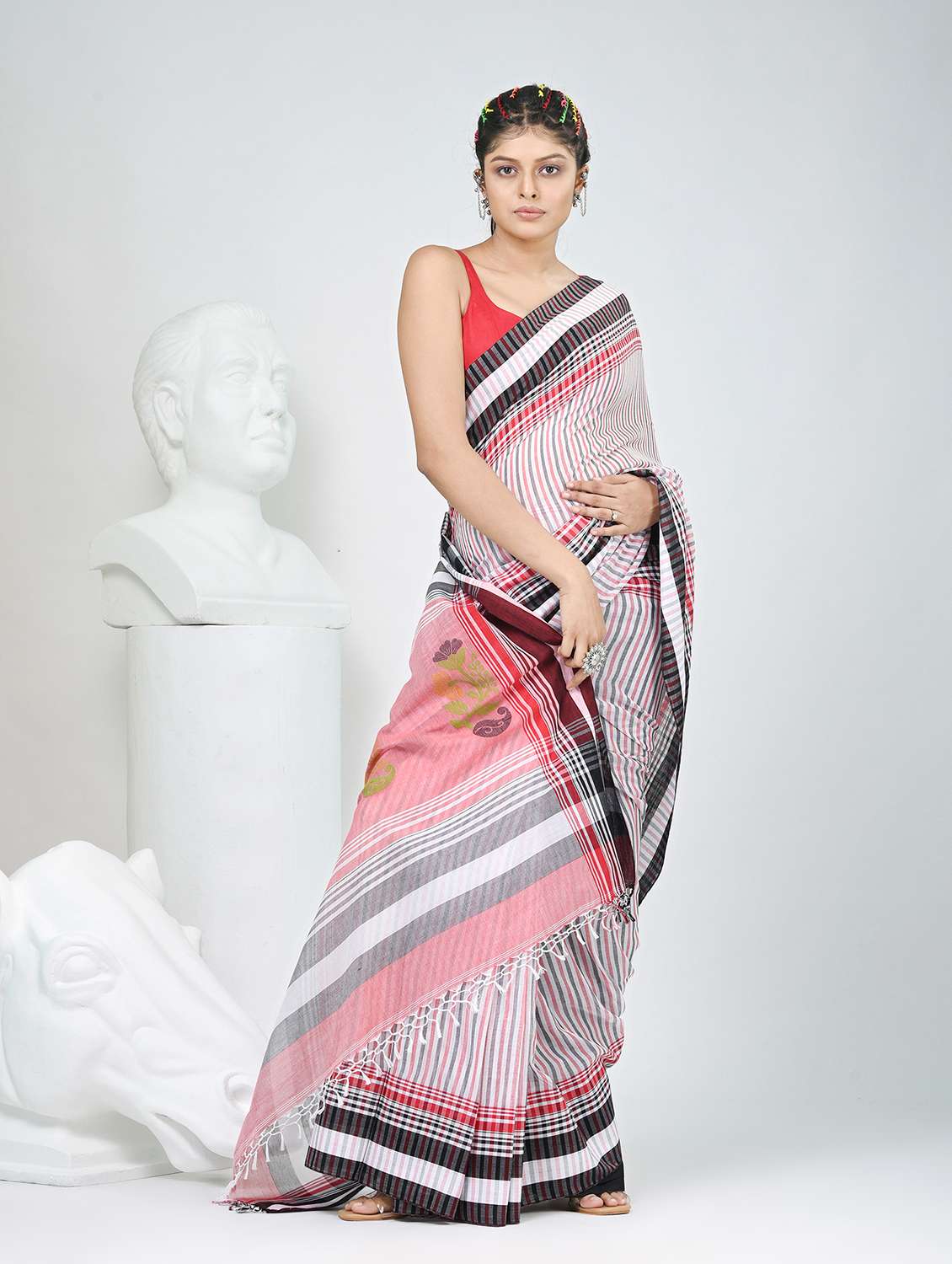 women striped handloom saree with blouse - 22060794 -  Standard Image - 3