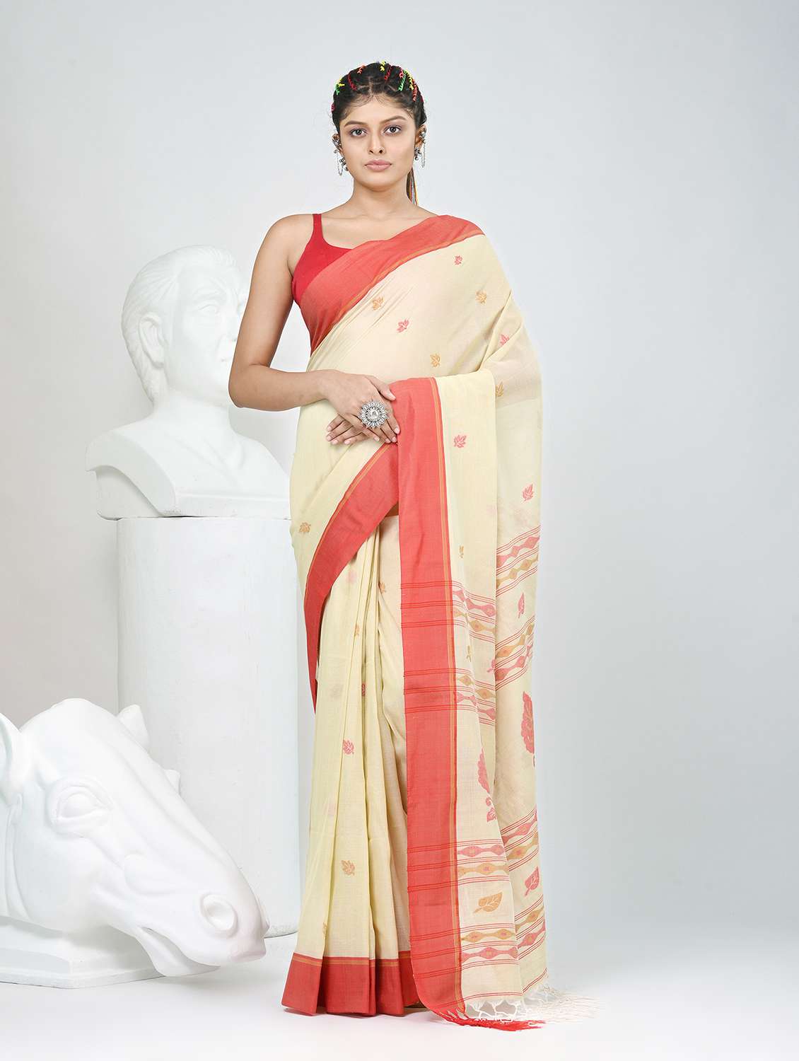 women self design handloom saree with blouse - 22060797 -  Zoom Image - 0