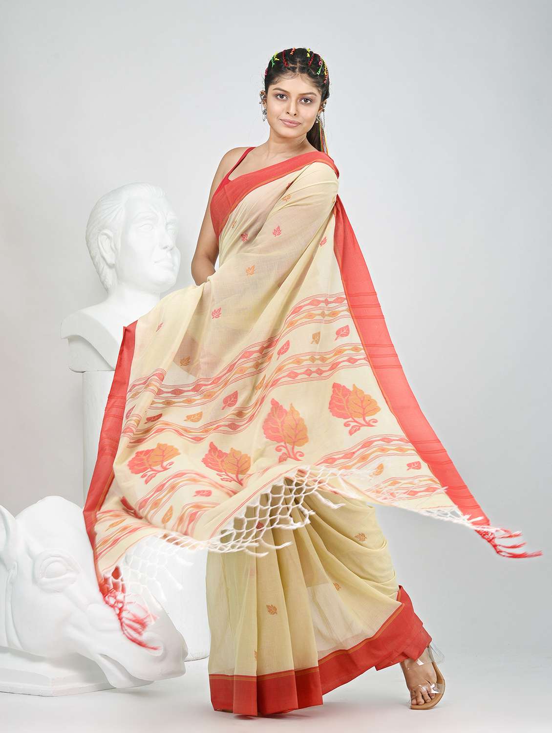 women self design handloom saree with blouse - 22060797 - Standard Image - 3