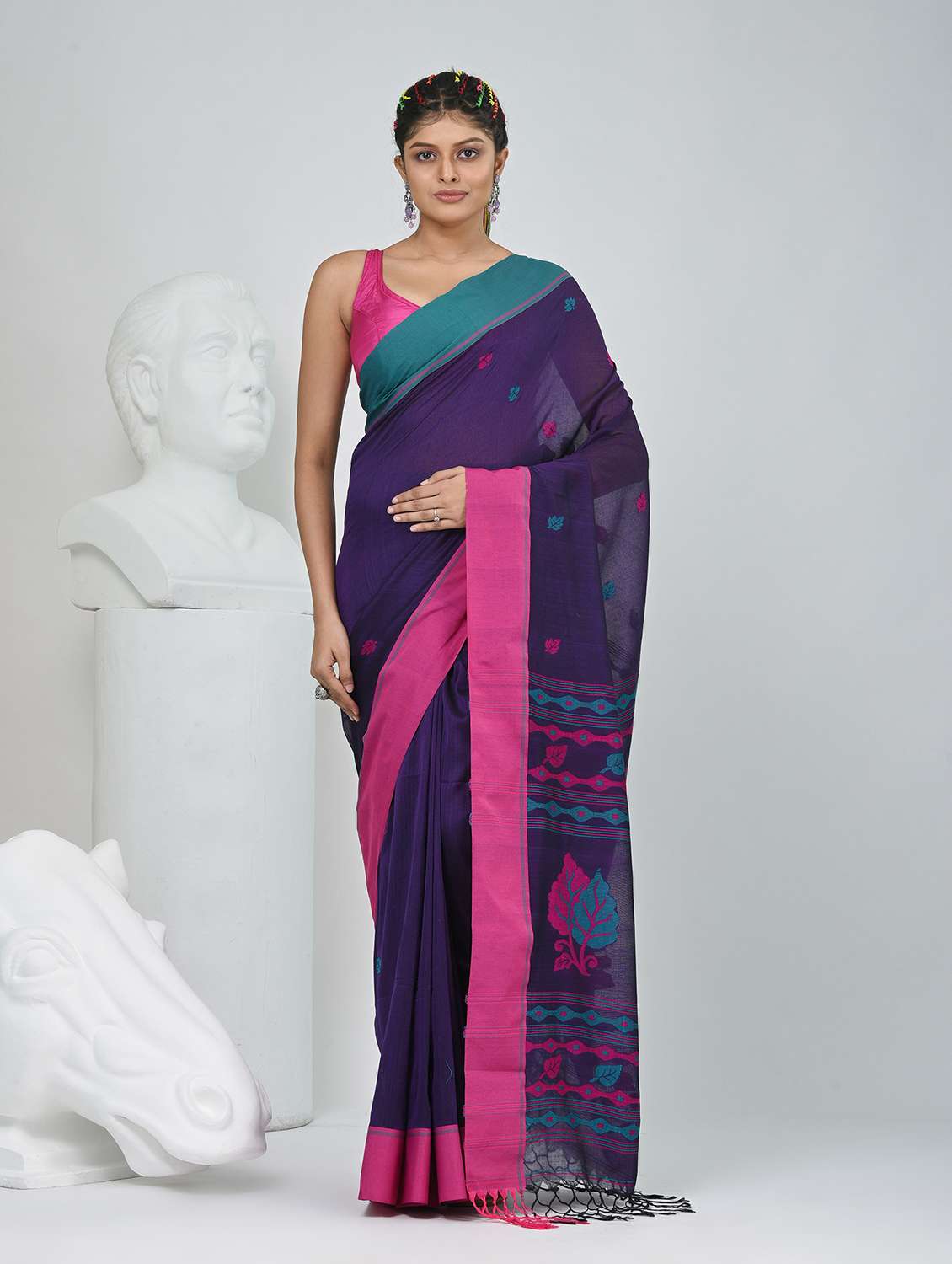 women self design handloom saree with blouse