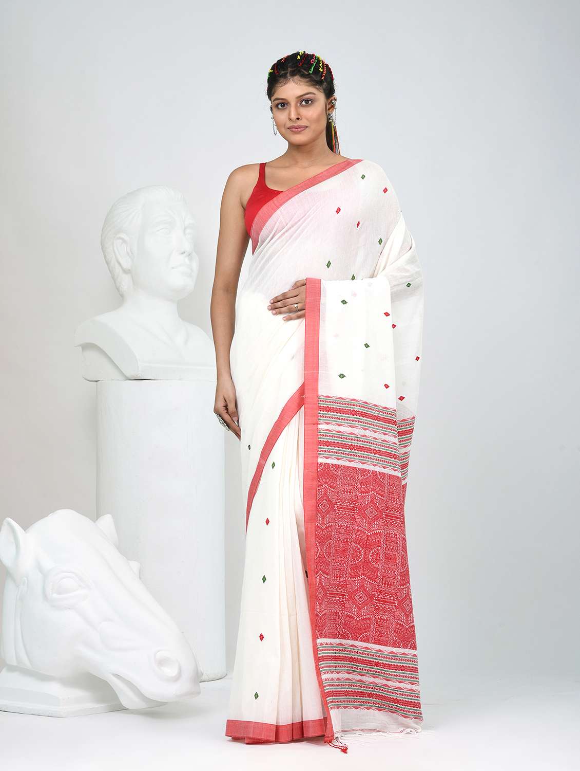 women self design handloom saree with blouse - 22060810 - Zoom Image - 0