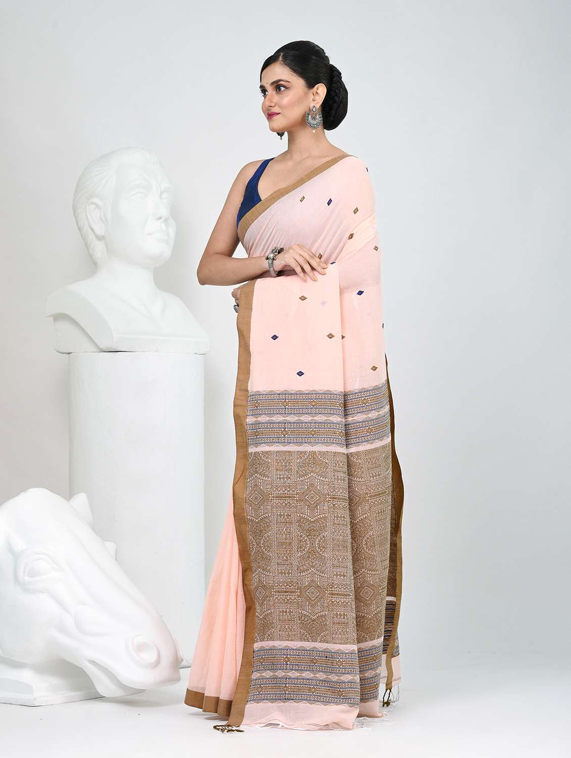 women self design handloom saree with blouse - 22060811 -  Standard Image - 3