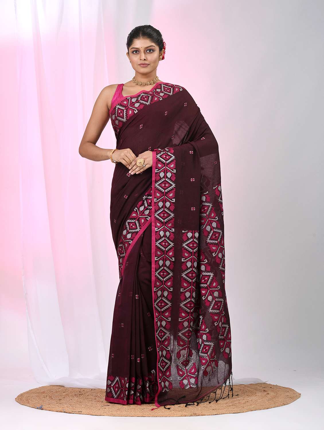women self design handloom saree with blouse