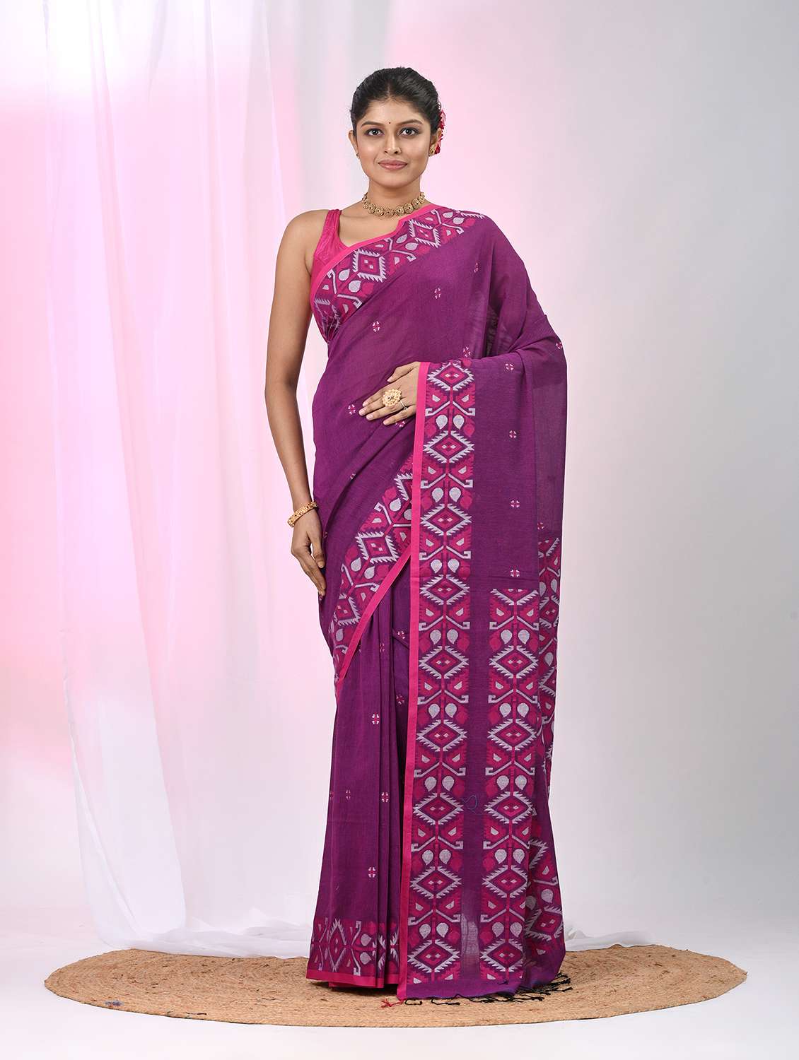 women self design handloom saree with blouse