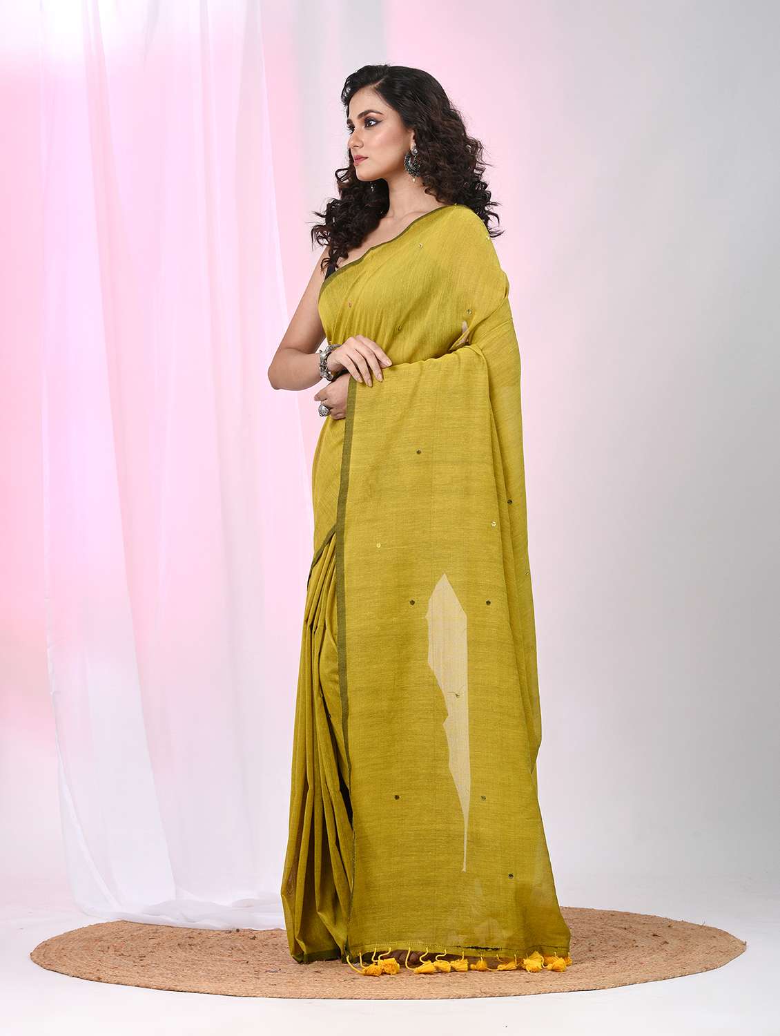 women solid with work handloom saree with blouse - 22060839 -  Standard Image - 3