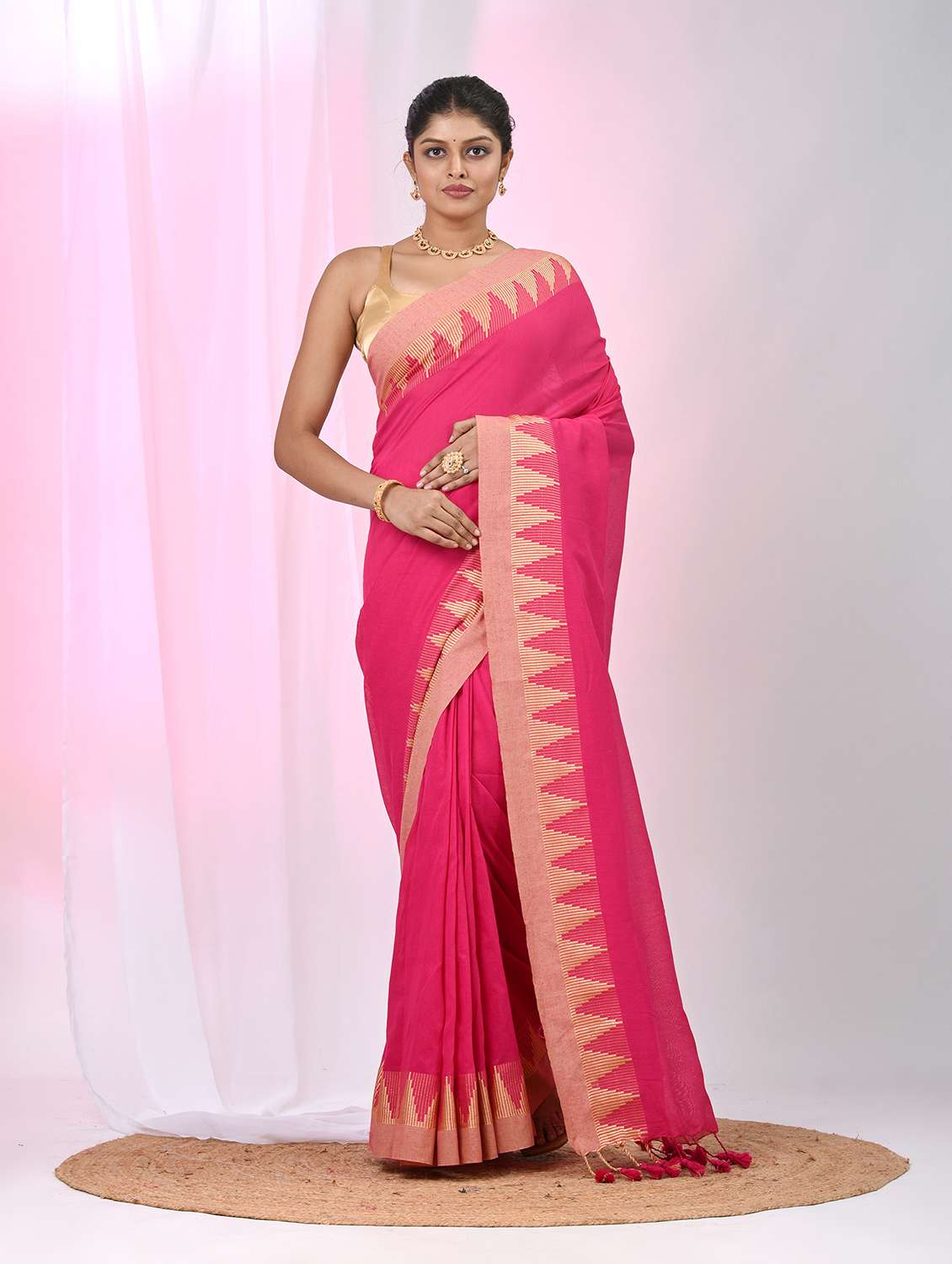 women solid with bordered handloom saree with blouse - 22060842 - Zoom Image - 0