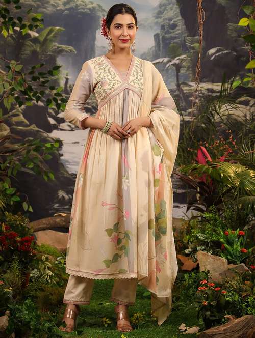 women three quarter sleeve kurta pant with dupatta set - 22061380 -  Standard Image - 0
