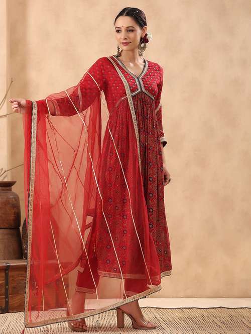 women three quarter sleeve kurta pant with dupatta set - 22061448 -  Standard Image - 0