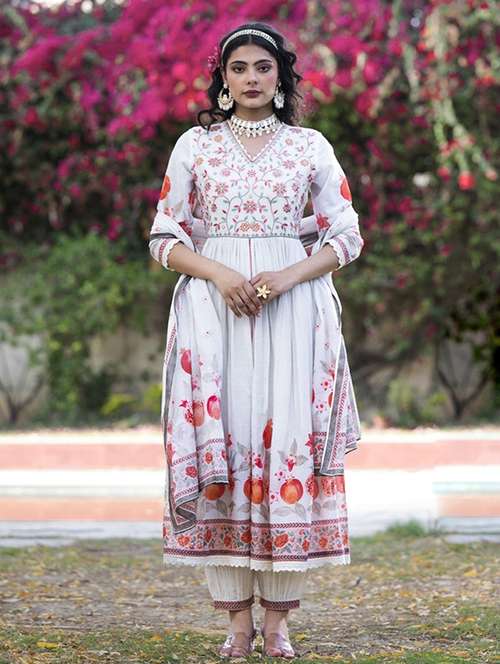 women three quarter sleeve kurta pant with dupatta set - 22061456 -  Standard Image - 0