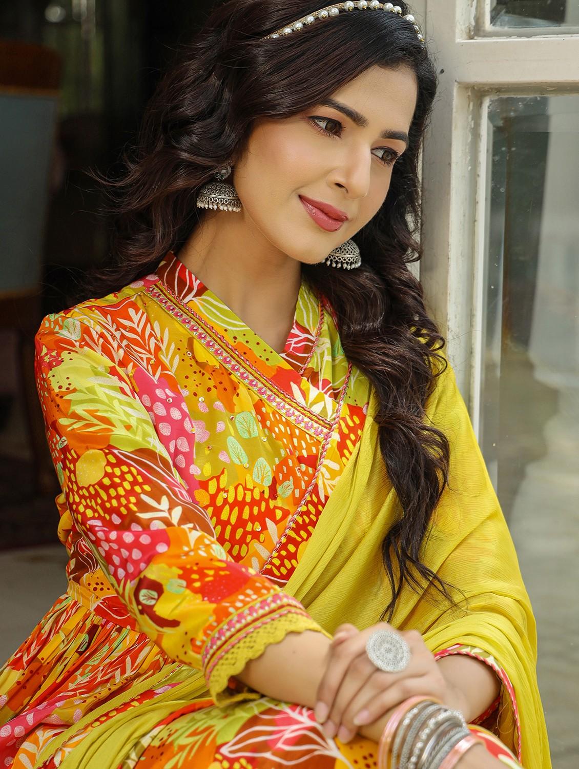 yellow crepe kurta pant set - 22061472 - Standard Image - 3