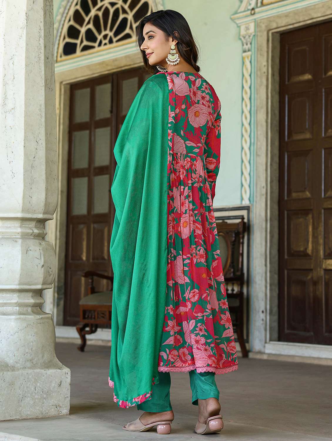 women floral long sleeve kurta pant with dupatta set - 22061486 - Standard Image - 3
