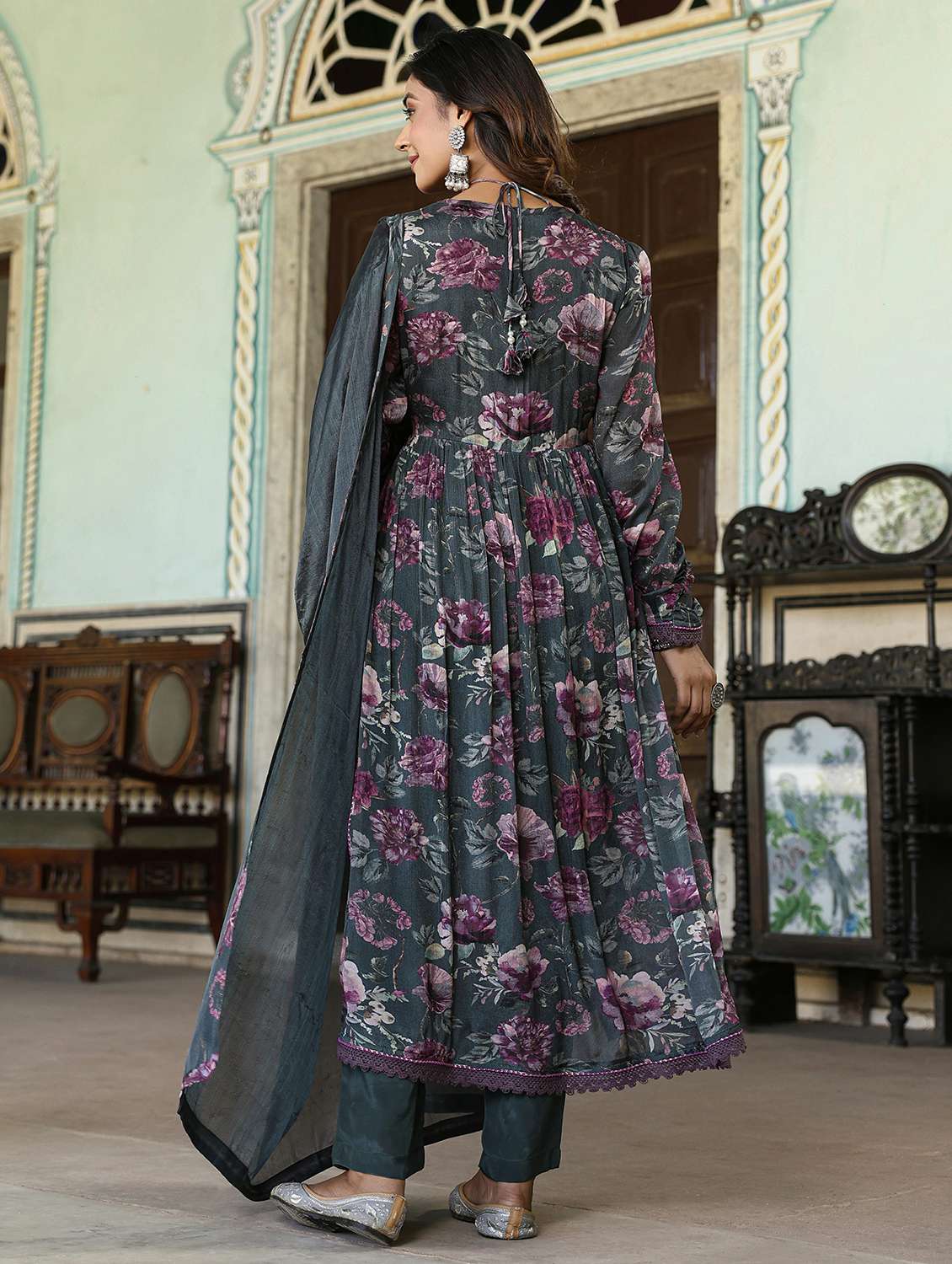 women floral long sleeve kurta pant with dupatta set - 22061487 - Standard Image - 3