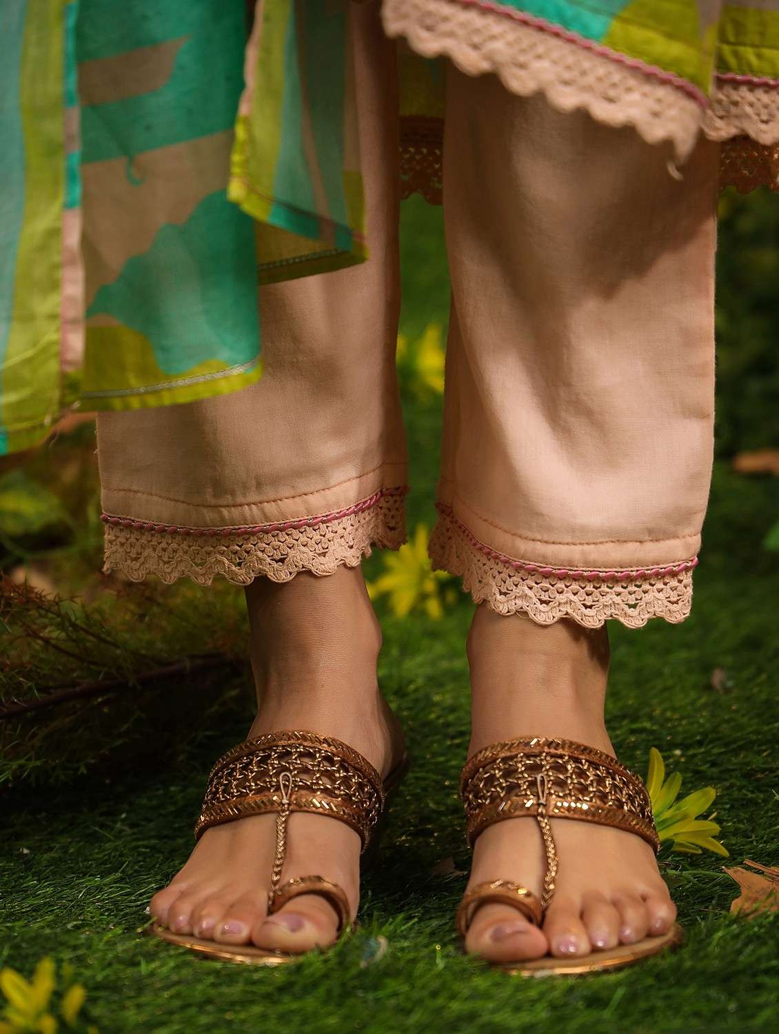women floral three quarter sleeve kurta pant with dupatta set - 22061501 - Standard Image - 3