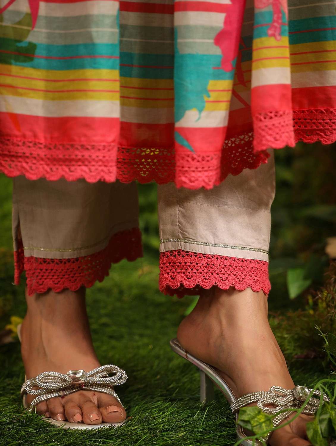 women floral three quarter sleeve kurta pant with dupatta set - 22061502 - Standard Image - 3