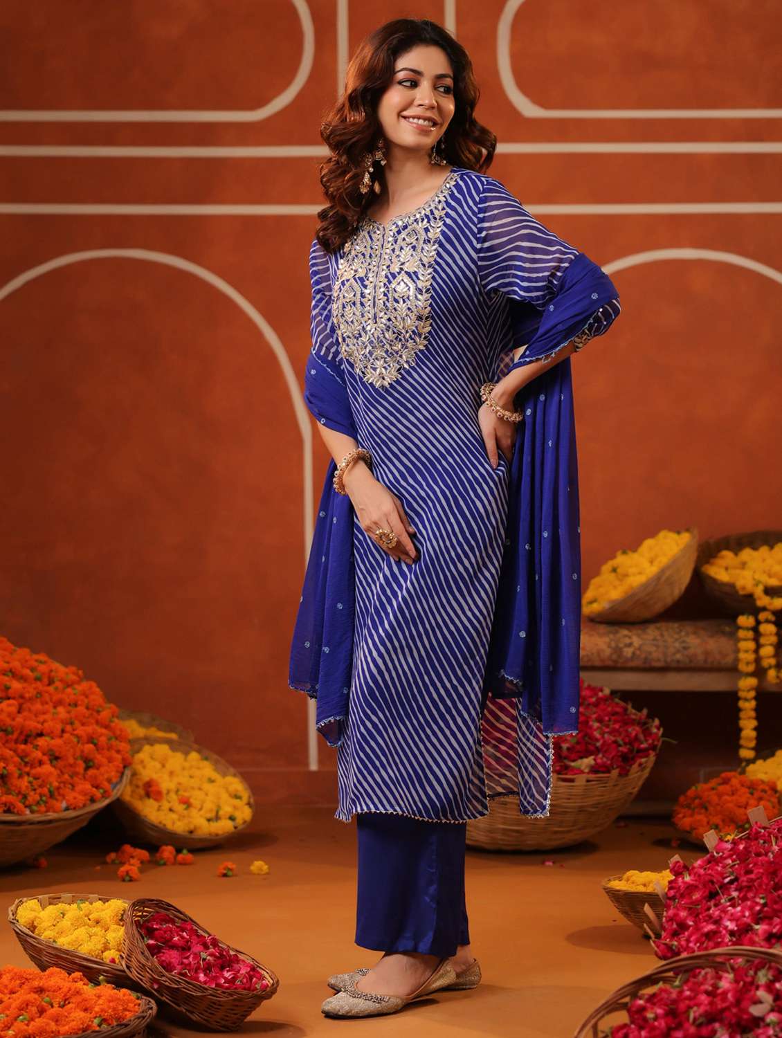 women three quarter sleeve kurta pant with dupatta set - 22062053 - Standard Image - 3
