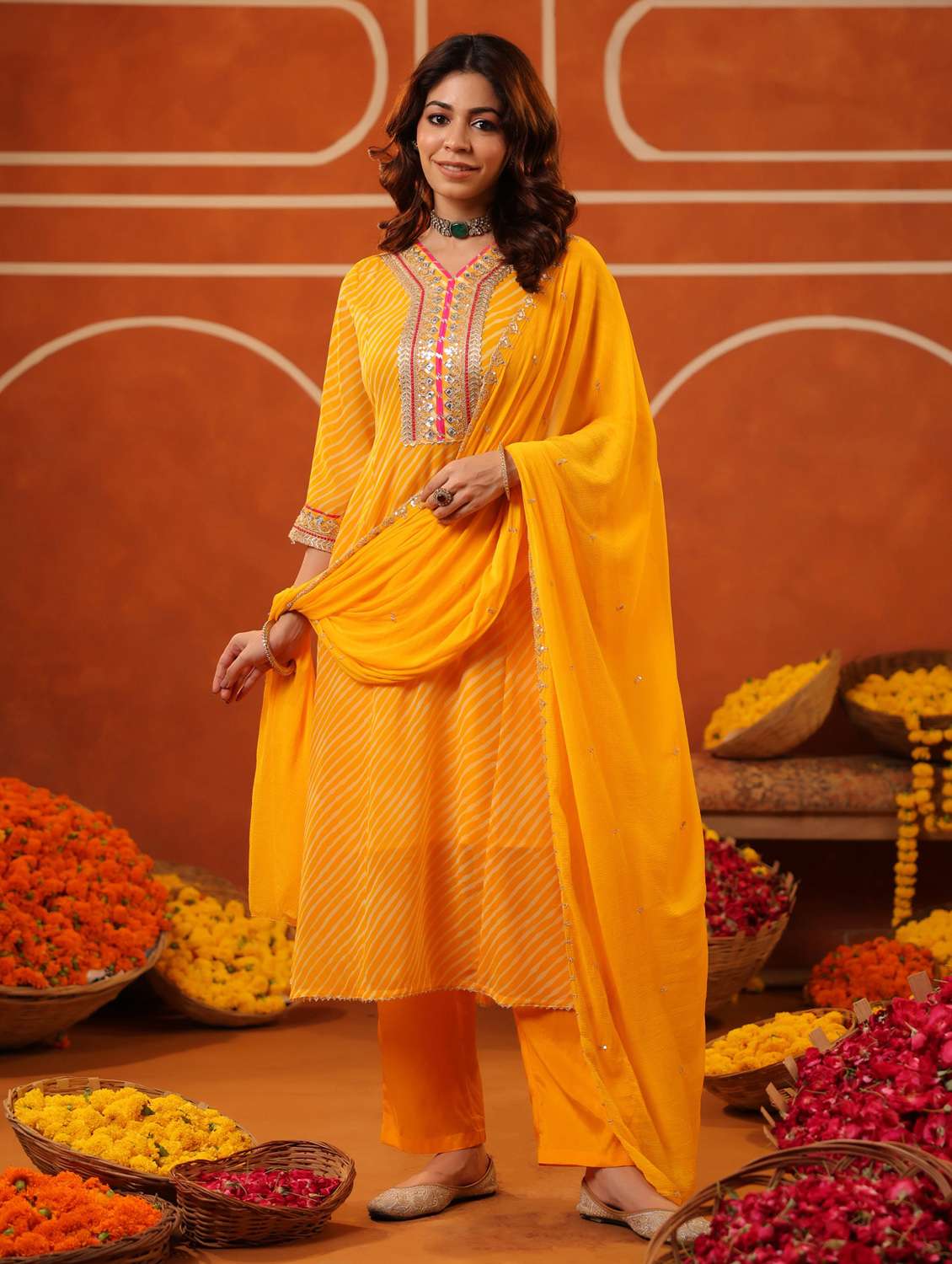 women three quarter sleeve kurta pant with dupatta set - 22062058 - Zoom Image - 0