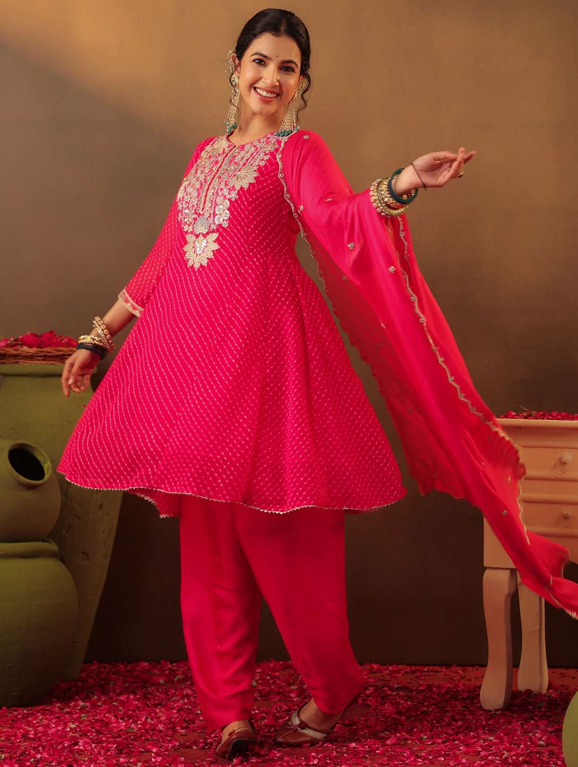 women three quarter sleeve kurta salwar with dupatta set - 22062060 - Standard Image - 3