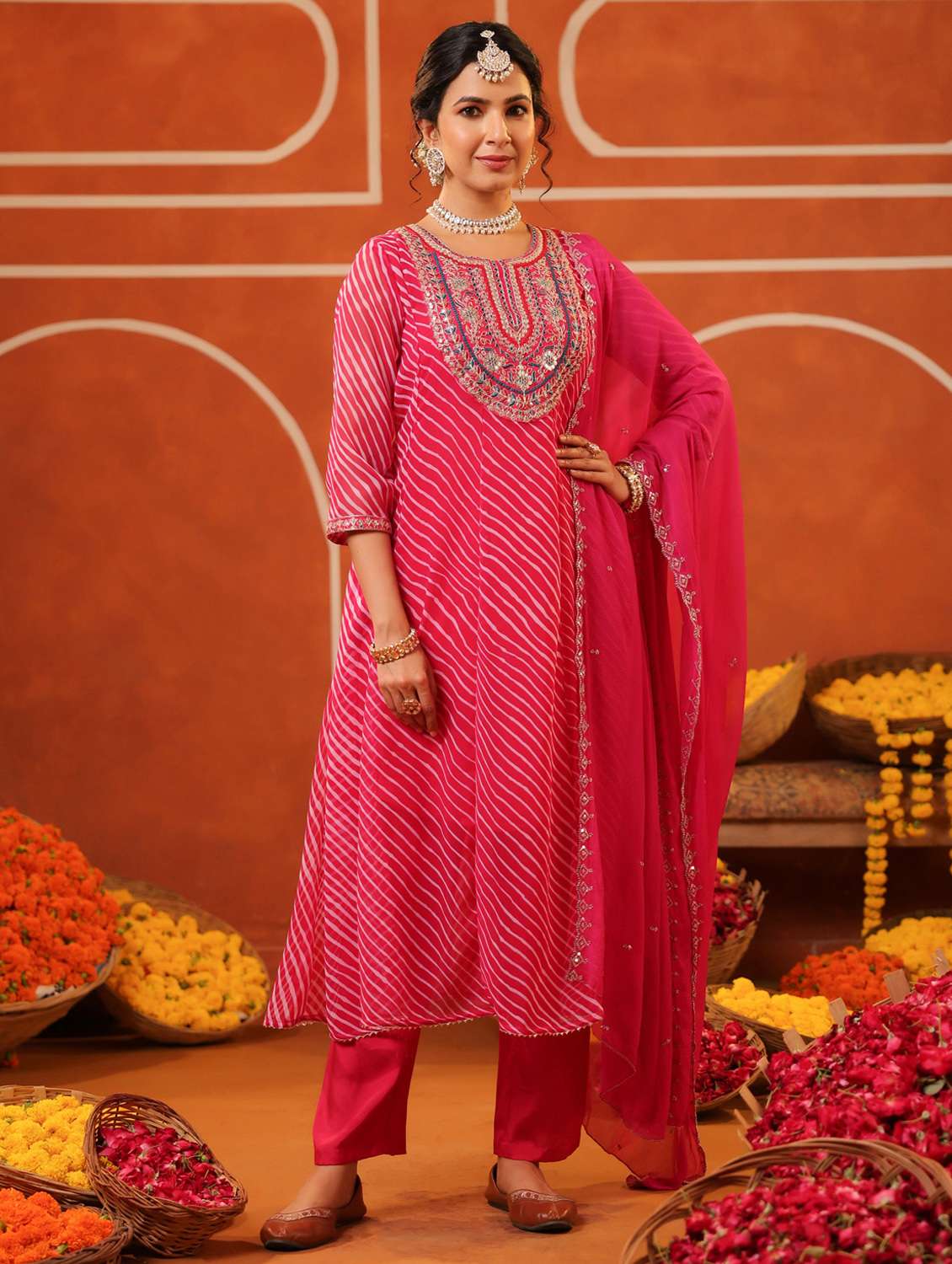women three quarter sleeve kurta pant with dupatta set - 22062066 -  Zoom Image - 0