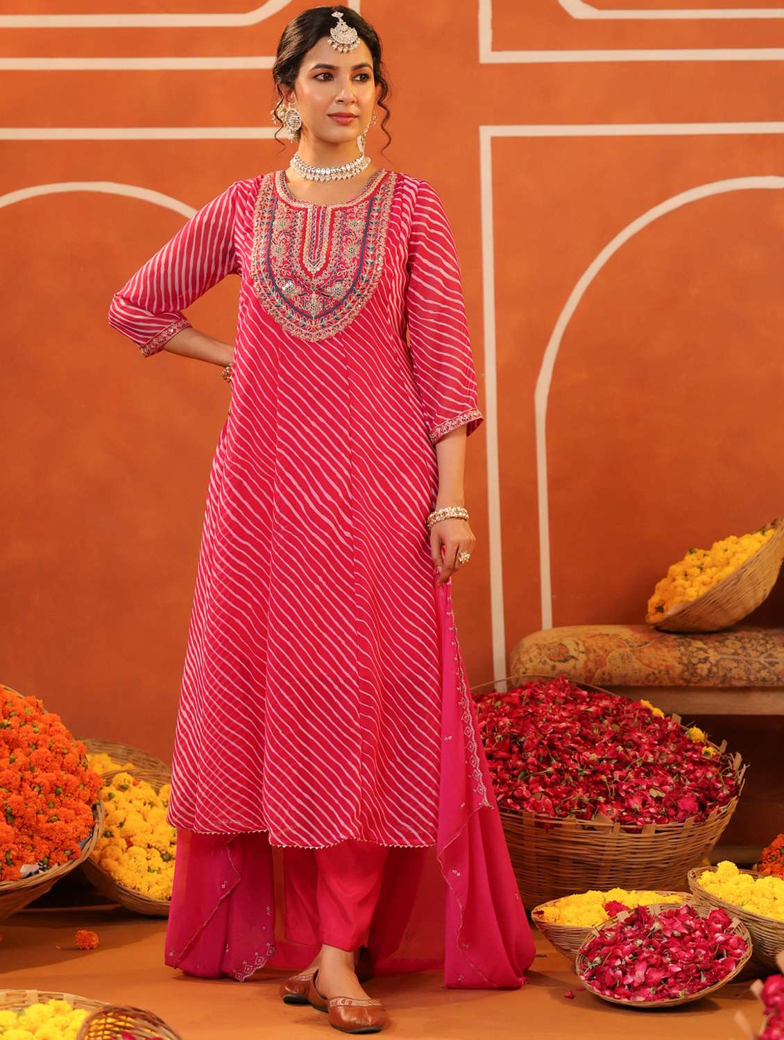 women three quarter sleeve kurta pant with dupatta set - 22062066 -  Standard Image - 3