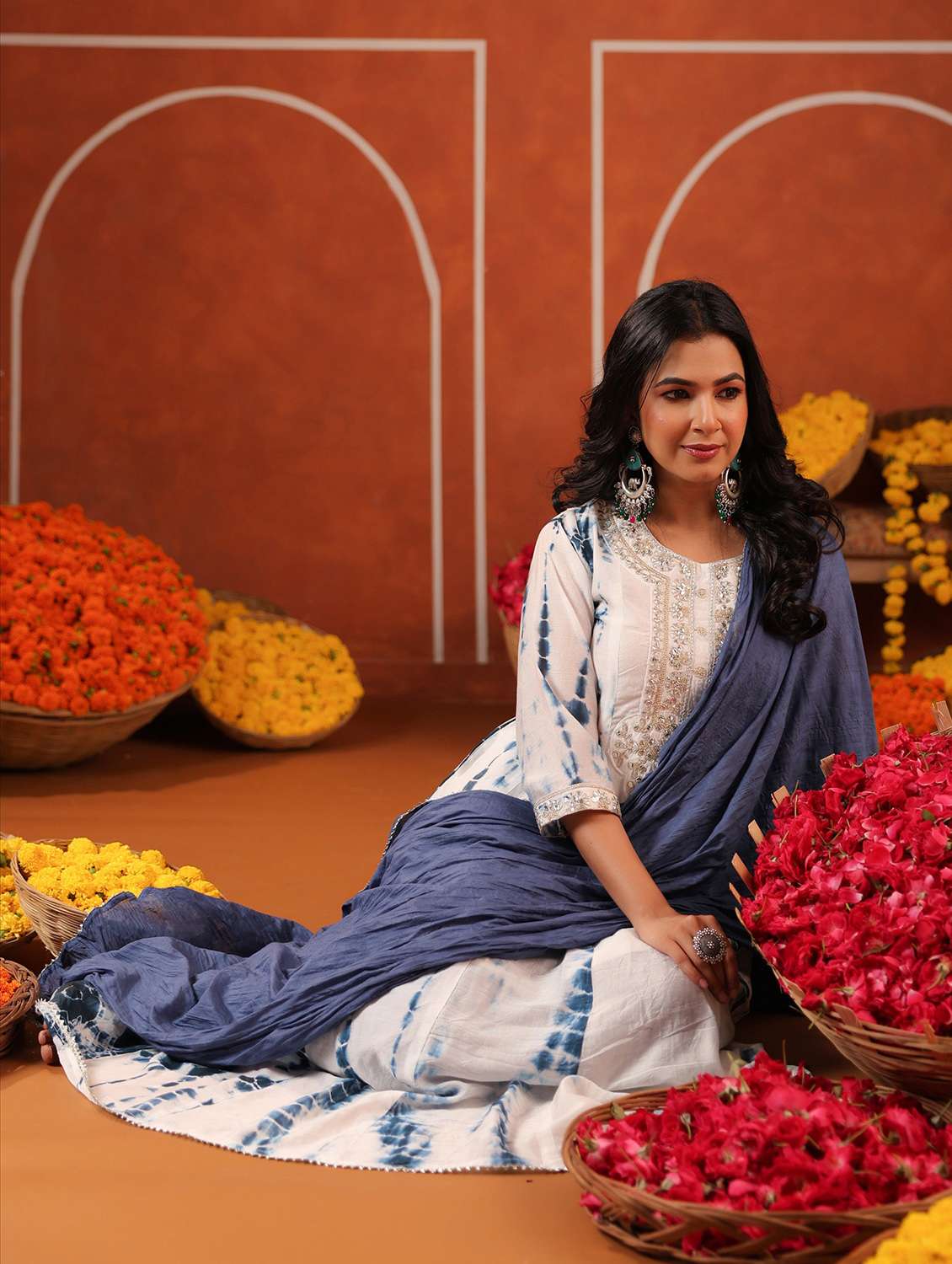 women three quarter sleeve kurta pant with dupatta set - 22062077 -  Standard Image - 3