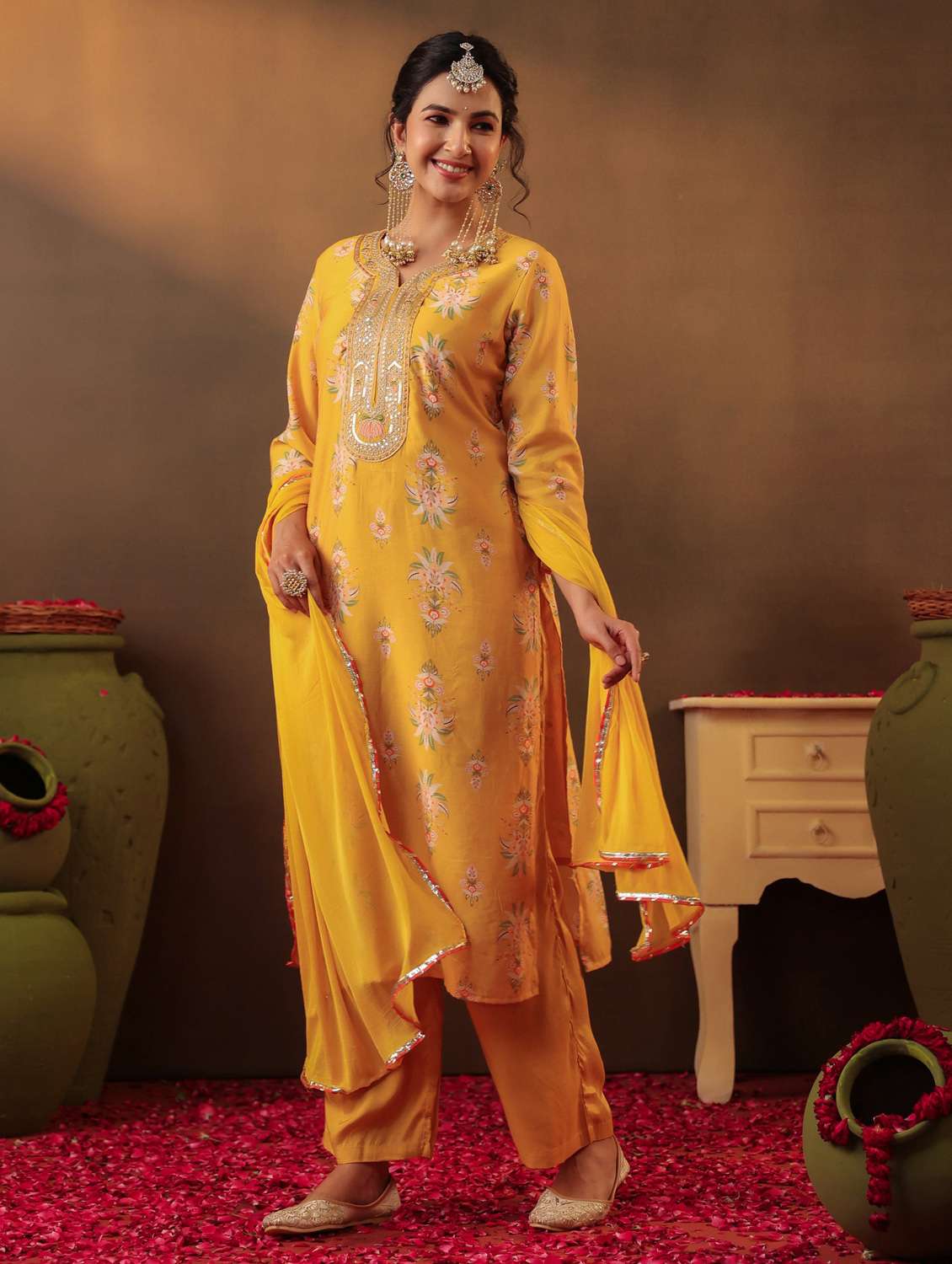 women three quarter sleeve kurta palazzo with dupatta set - 22062089 - Standard Image - 3