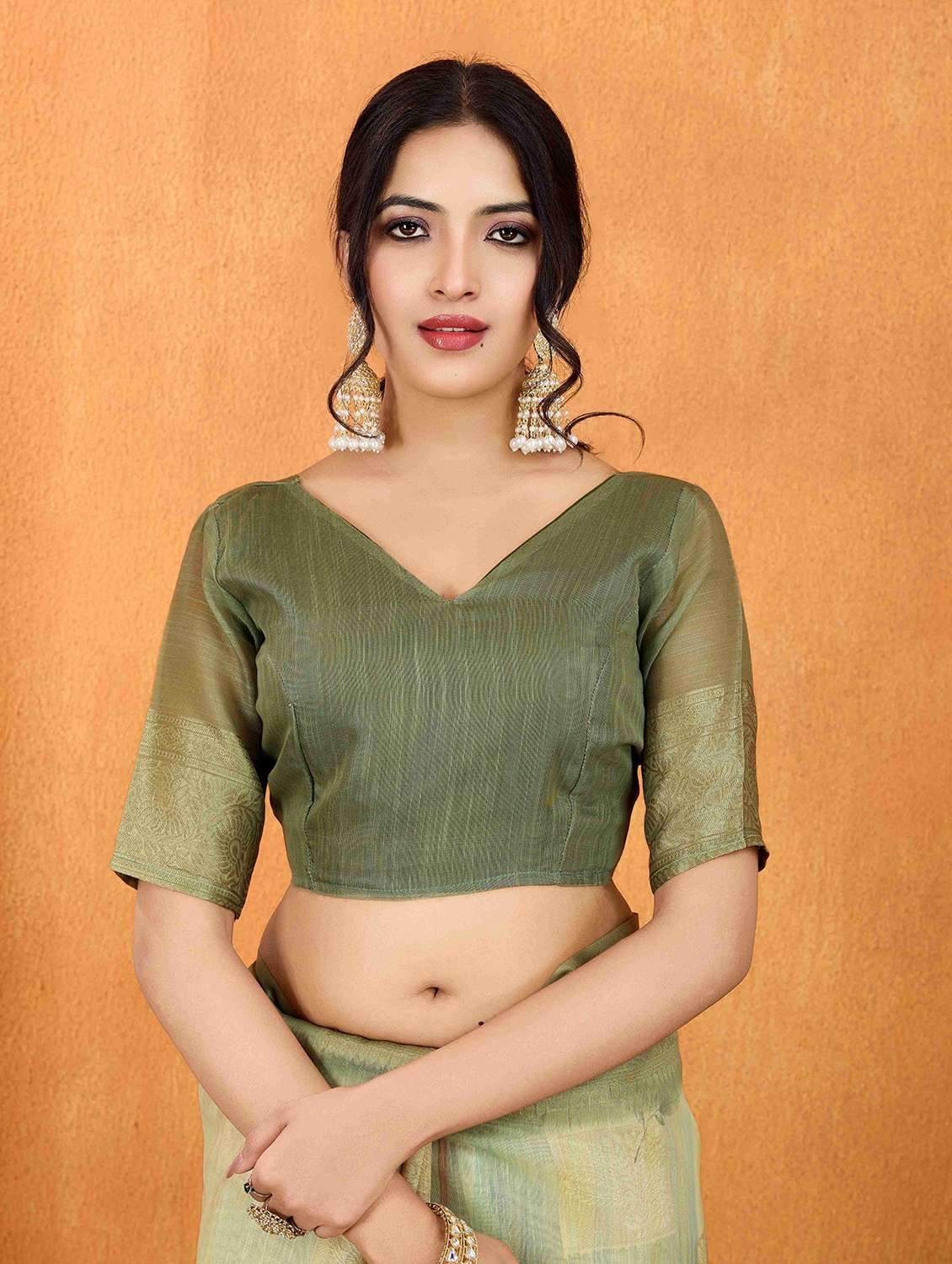 women floral printed bordered saree with blouse - 22062138 - Standard Image - 3