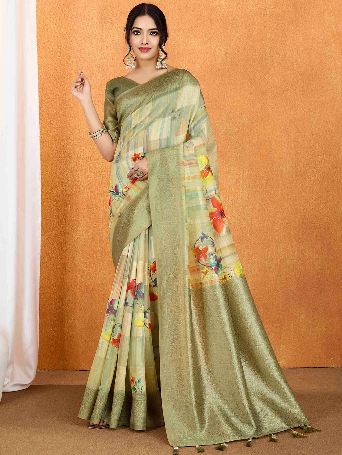 women floral printed bordered saree with blouse