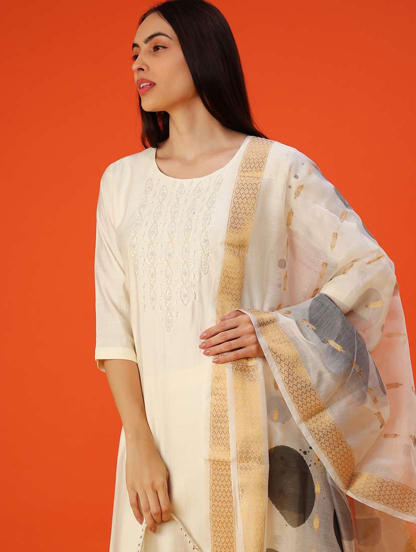 women three quarter sleeve kurta and pant with dupatta  - 22062461 -  Standard Image - 3