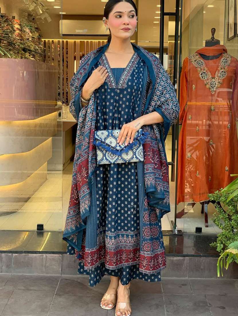 women printed three quarter sleeve kurta palazzo with dupatta set - 22062848 - Standard Image - 3