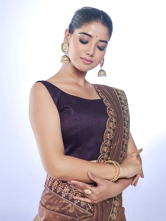 women solid with work bordered saree with blouse - 22063035 - Standard Image - 3