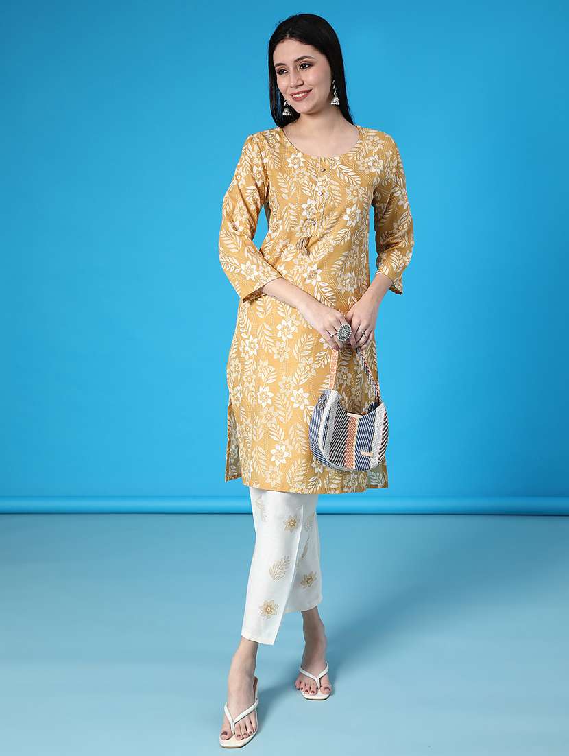 women floral printed three quarter sleeve kurta pant set