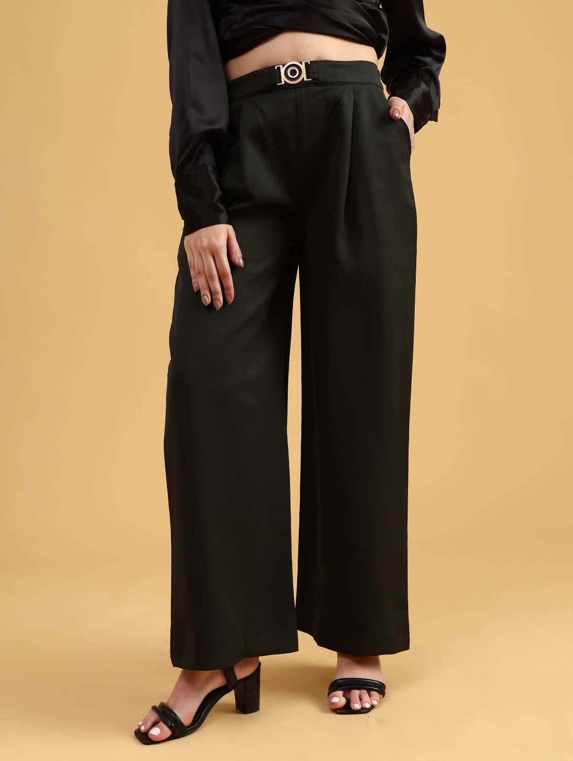 women solid mid rise straight trouser - 22063749 -  Zoom Image - 0
