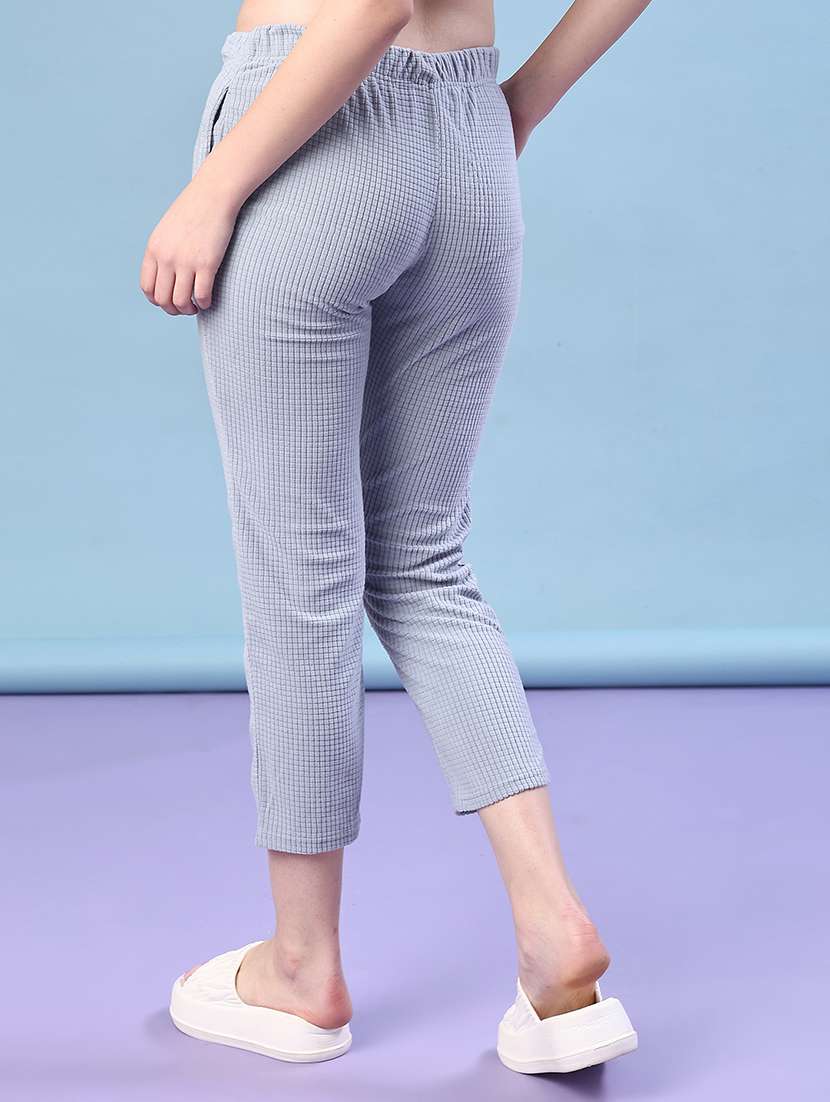 women solid mid rise capri - 22063785 -  Standard Image - 3