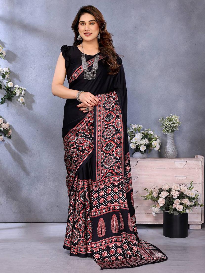 women printed casual wear saree with blouse - 22063825 - Zoom Image - 0