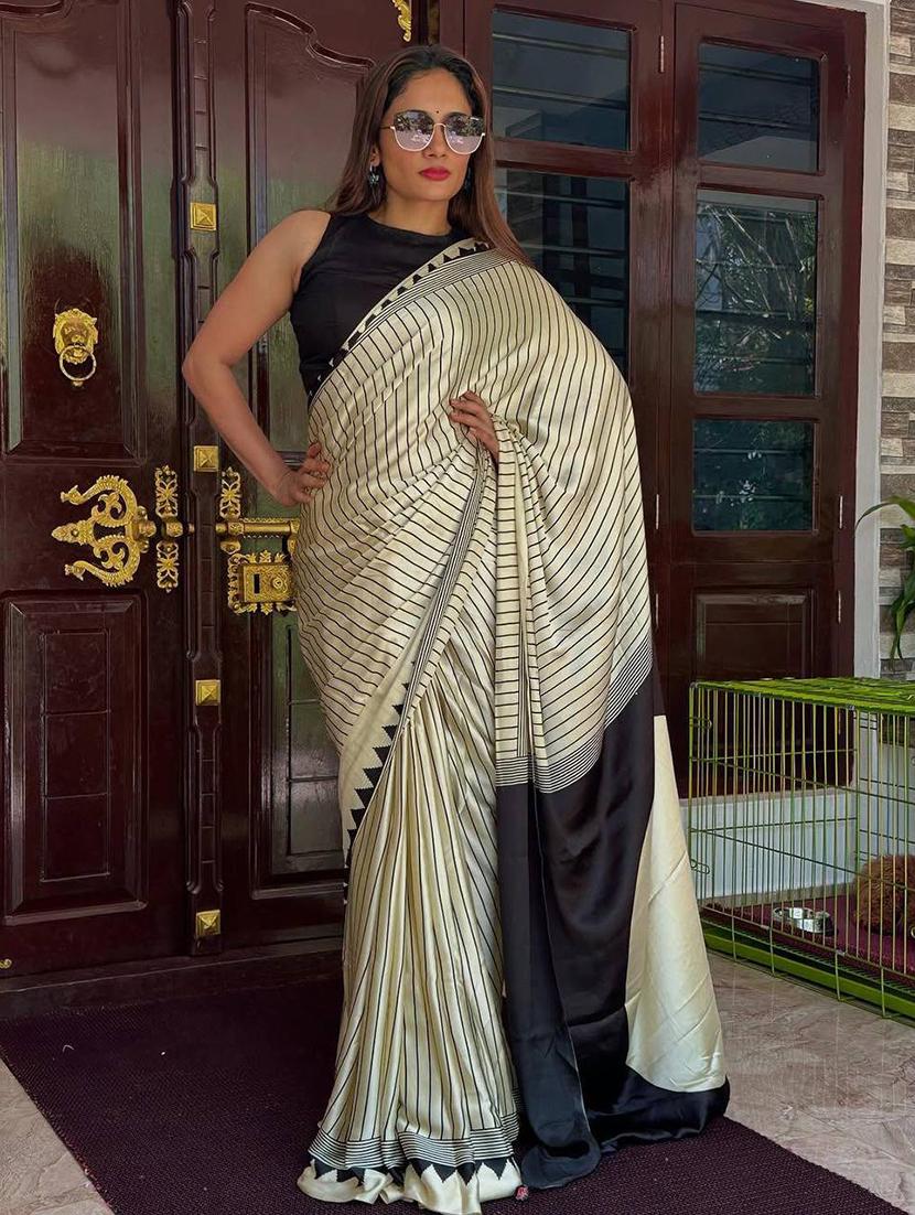 women striped printed saree with blouse - 22063830 - Zoom Image - 0