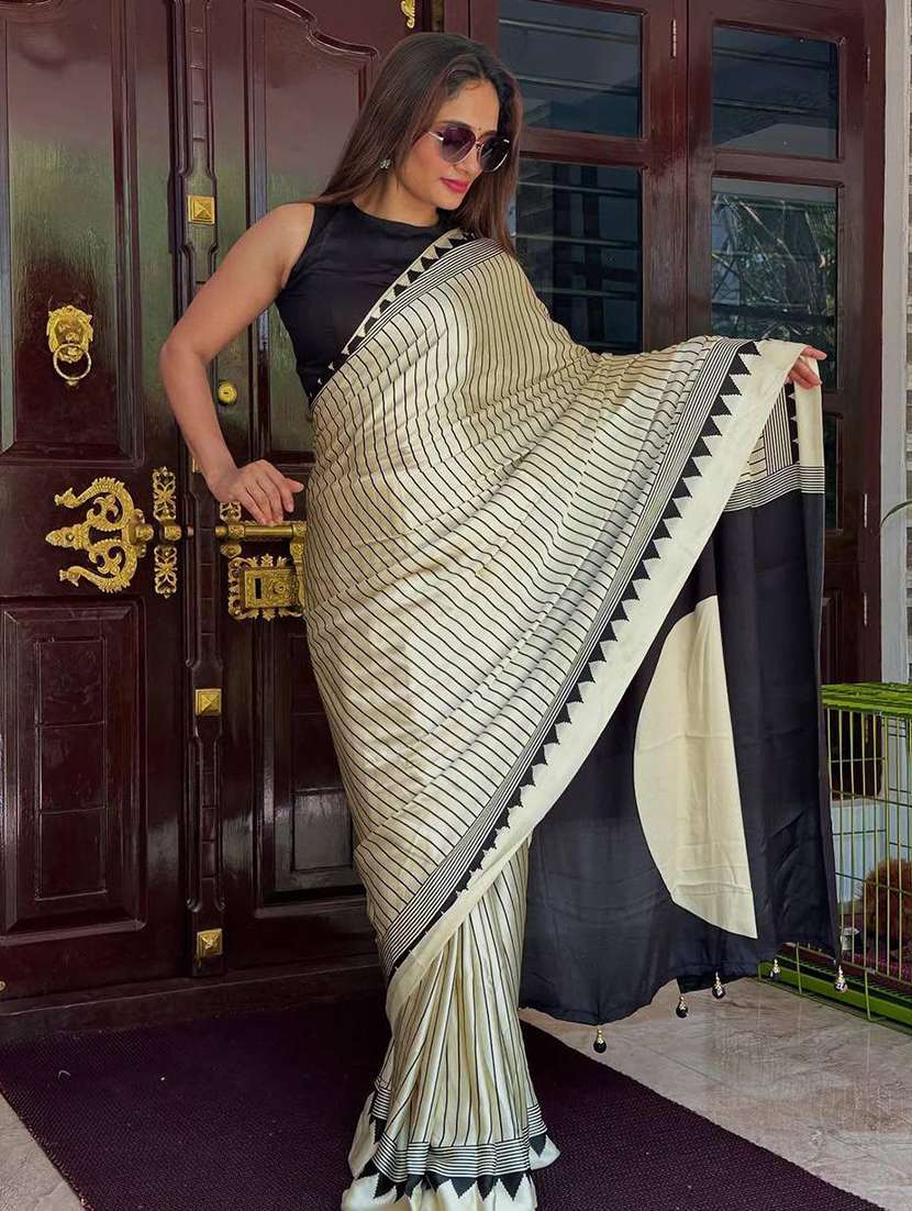 white silk banarasi saree with blouse - 22063830 - Standard Image - 3