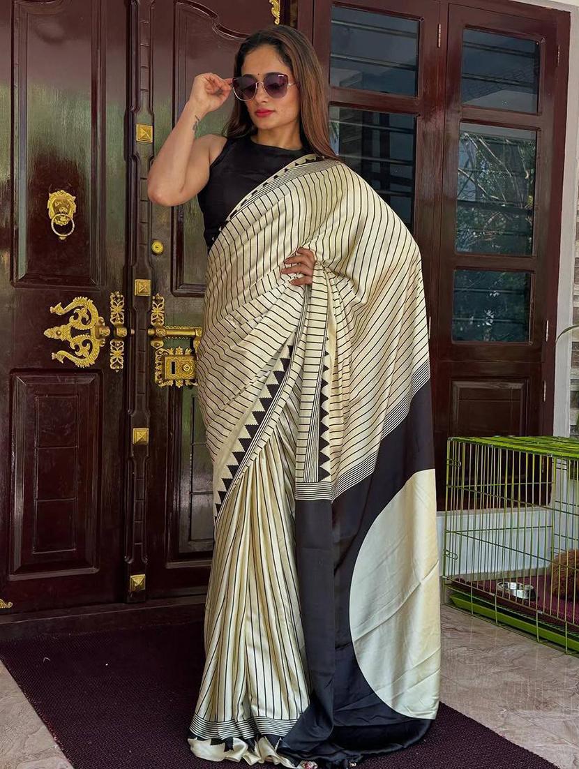 white silk banarasi saree with blouse - 22063830 - Standard Image - 5