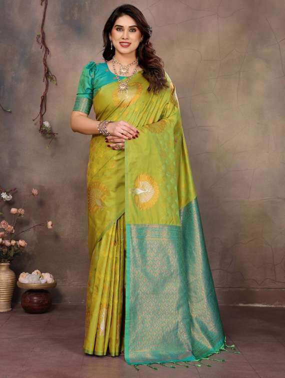 women self design banarasi saree with blouse
