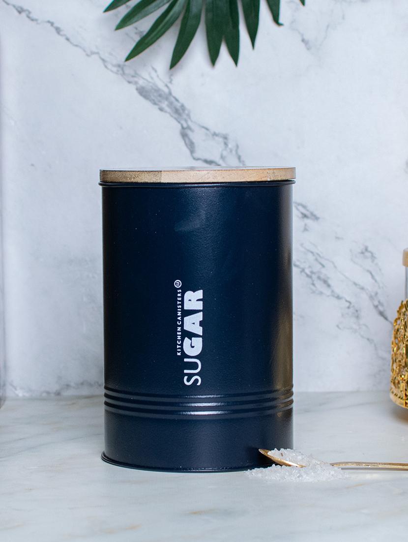 plastic storage container with lid