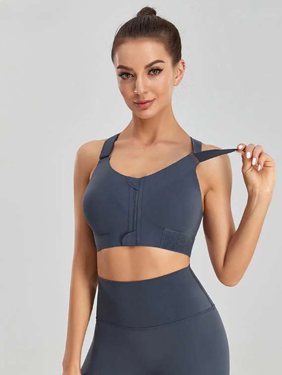 women solid lightly padded sports bra