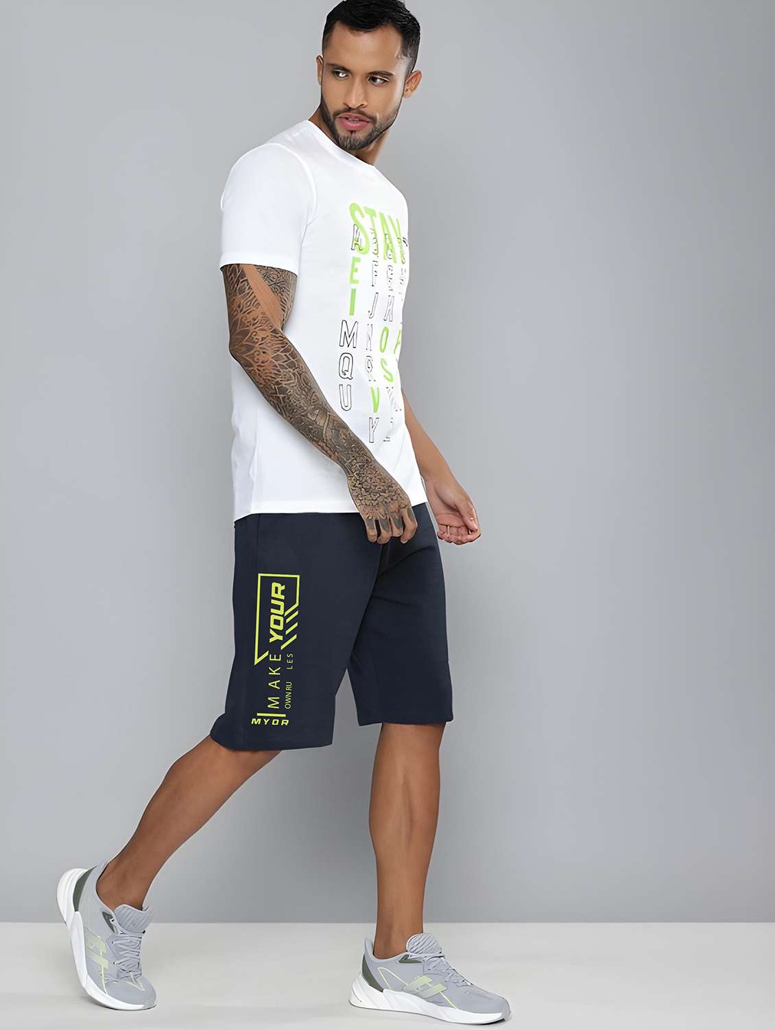 men printed mid rise regular fit shorts - 22065997 - Standard Image - 3