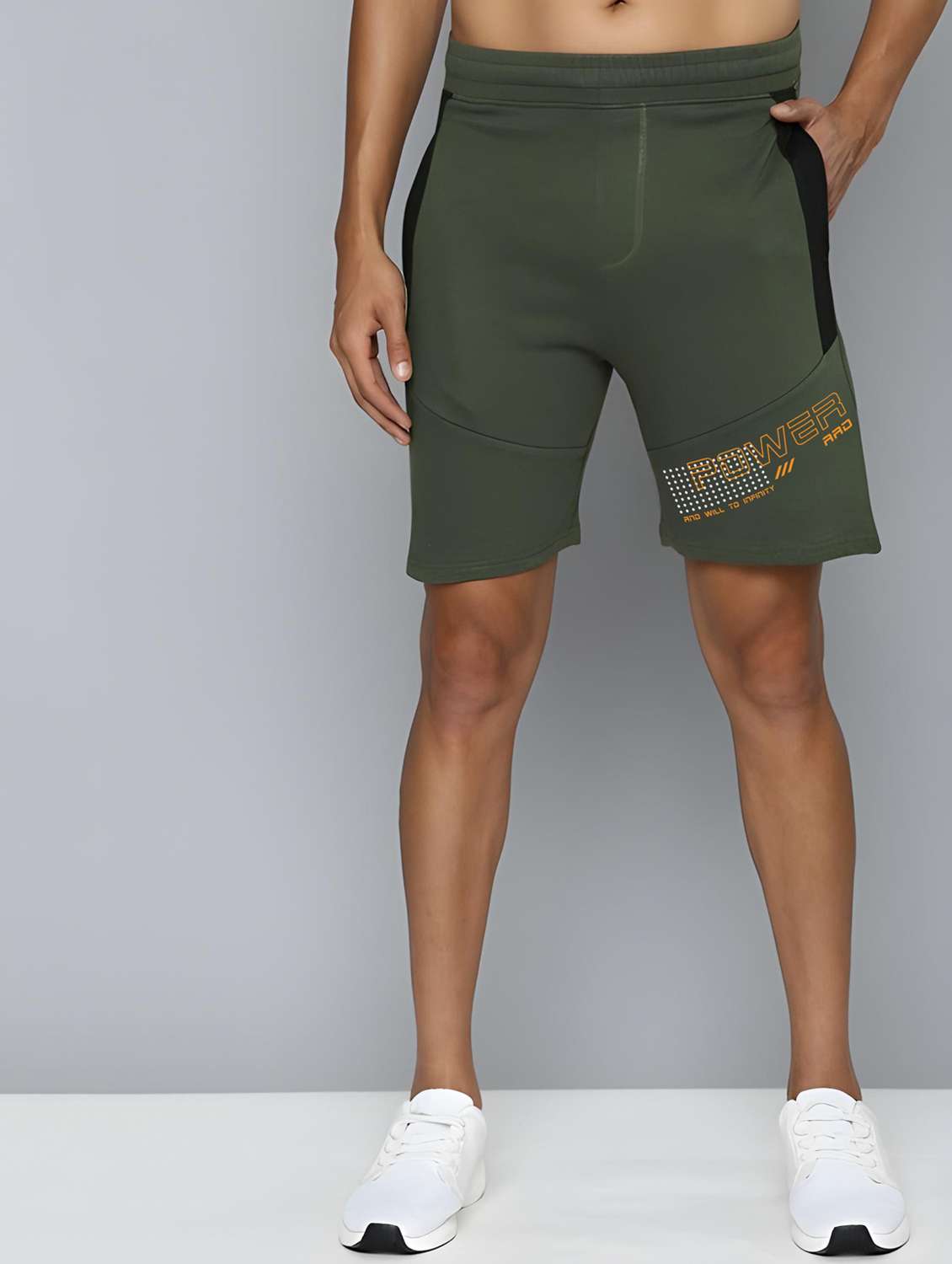 men printed mid rise regular fit shorts