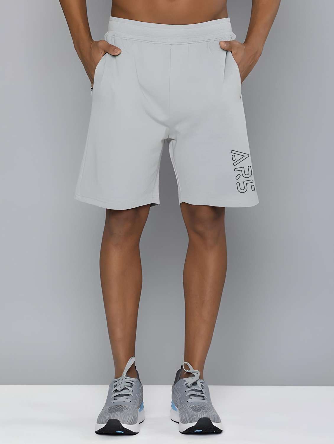 men solid mid rise regular fit shorts - 22066003 - Zoom Image - 0