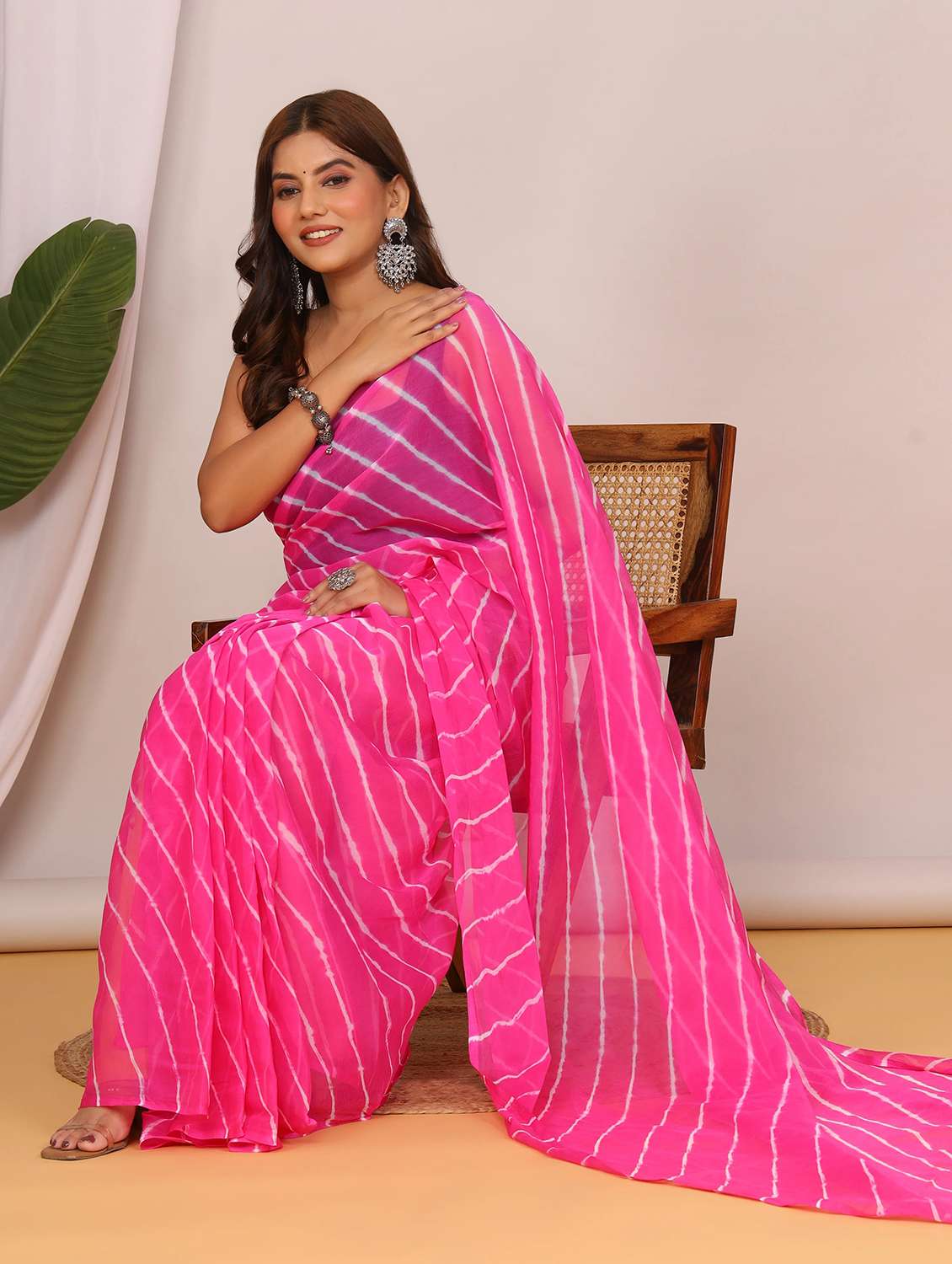 women leheriya printed saree - 22066034 - Standard Image - 3
