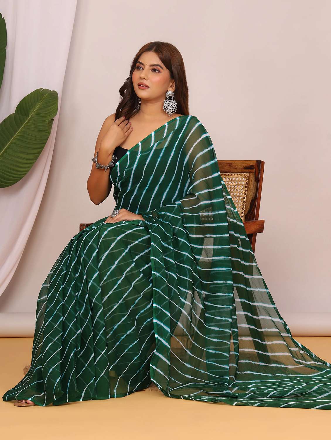 women leheriya printed saree - 22066036 - Standard Image - 3